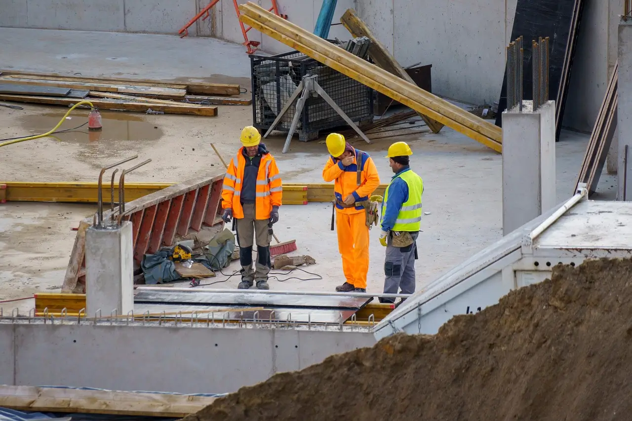 The Complete Guide to Construction Lawyers: Protecting Your Projects and Profits