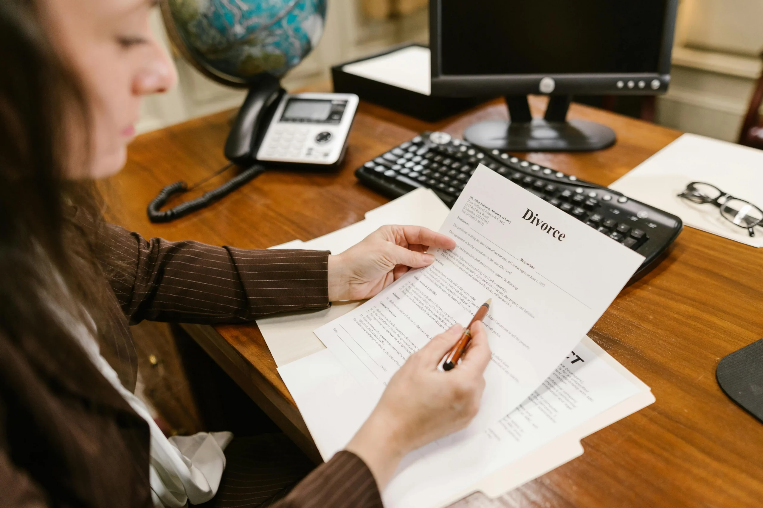 Divorce Lawyer Guide: Understanding the Process & Legal Requirements